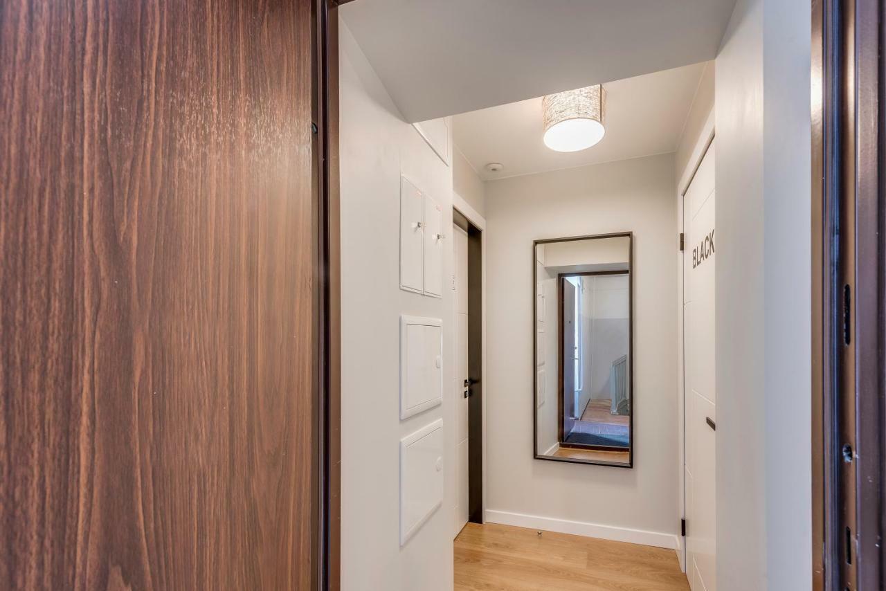 Old Town White Apartment