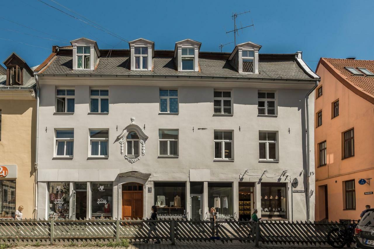 Old Town White Apartment *